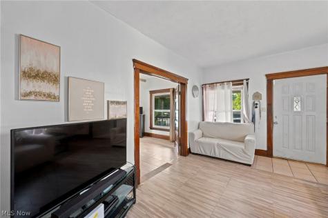 637 Dewey Avenue Elyria OH 44035