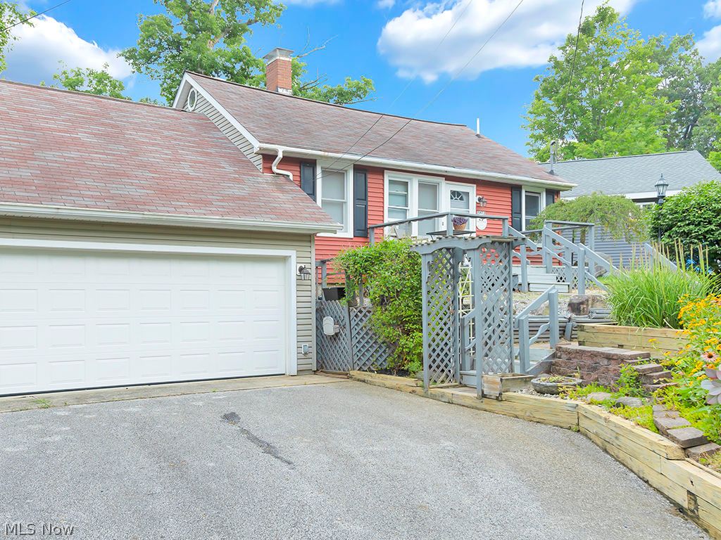 15472 Lakeshore Drive Burton OH 44021