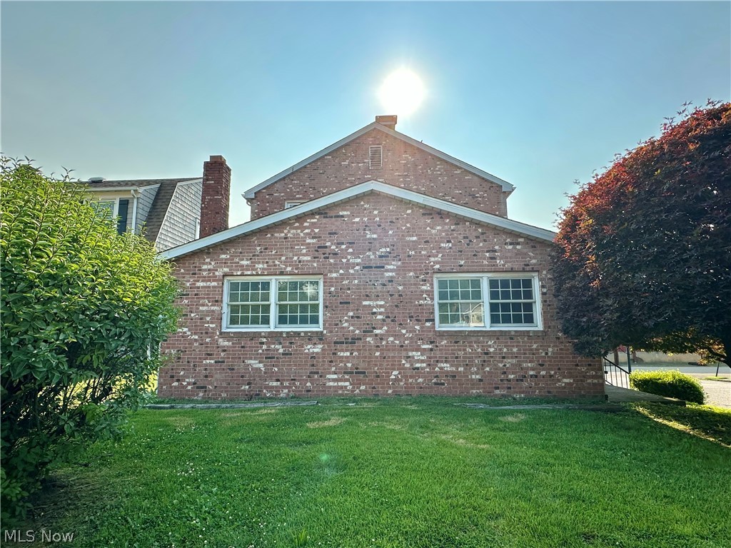 2023 Commerce Street Wellsburg WV 26070