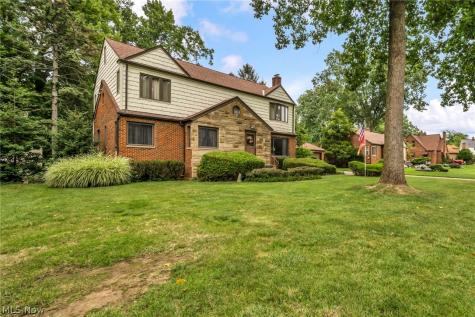 9216 Evergreen Drive Parma OH 44129