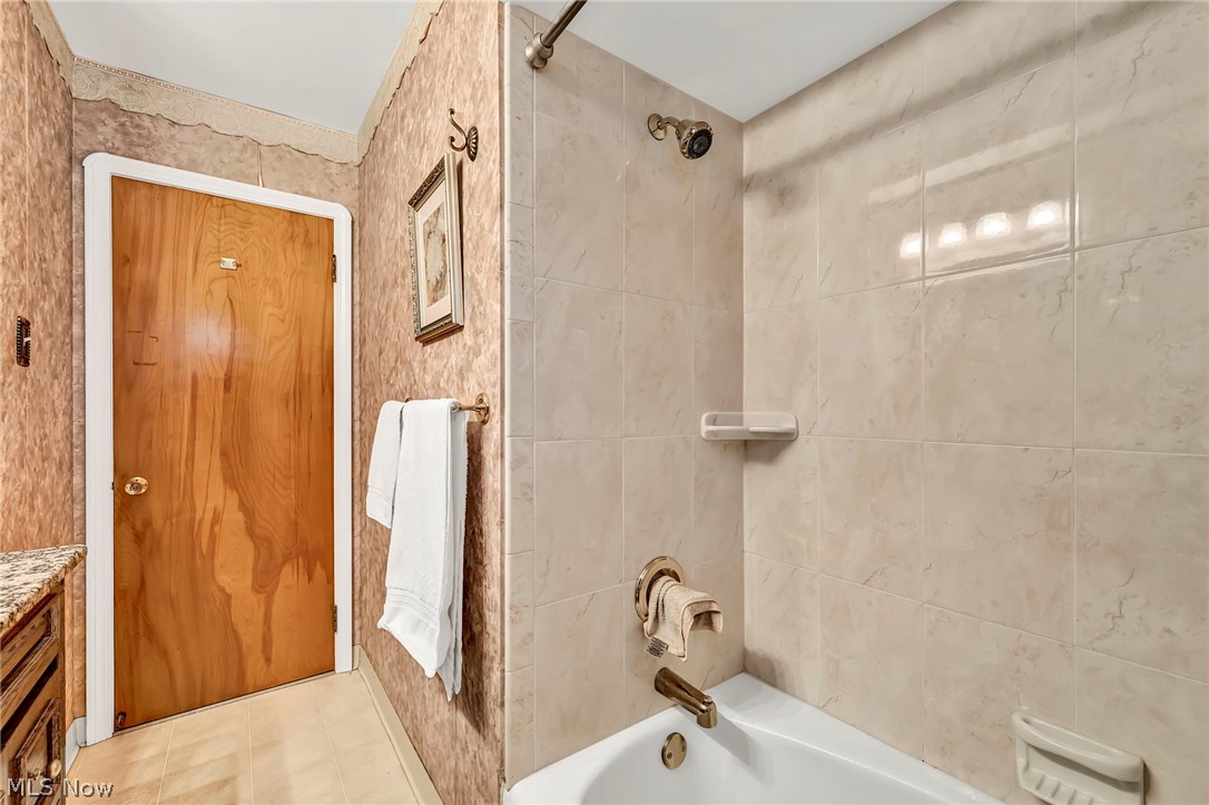 9216 Evergreen Drive Parma OH 44129