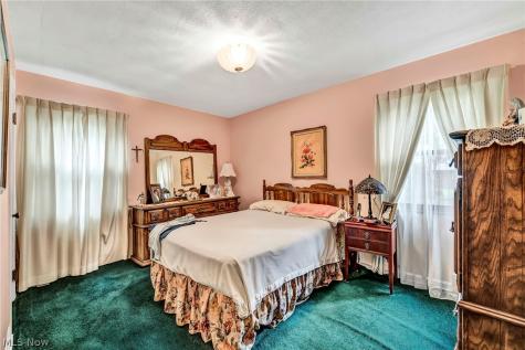 9216 Evergreen Drive Parma OH 44129