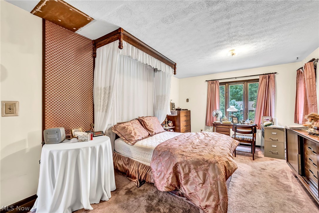 9216 Evergreen Drive Parma OH 44129