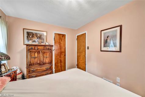 9216 Evergreen Drive Parma OH 44129