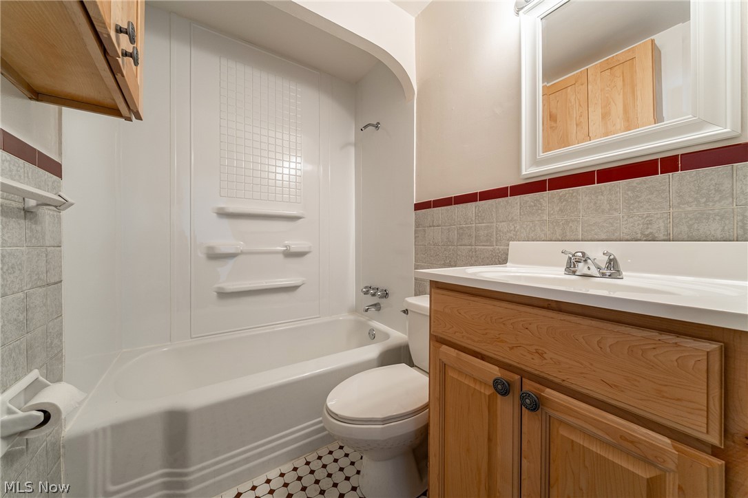 1887 Lawnway Road South Euclid OH 44121