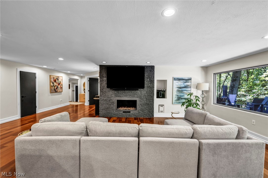 11860 Ridgecliff Circle Strongsville OH 44136