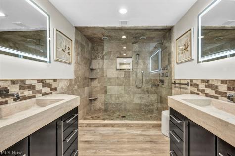 11860 Ridgecliff Circle Strongsville OH 44136