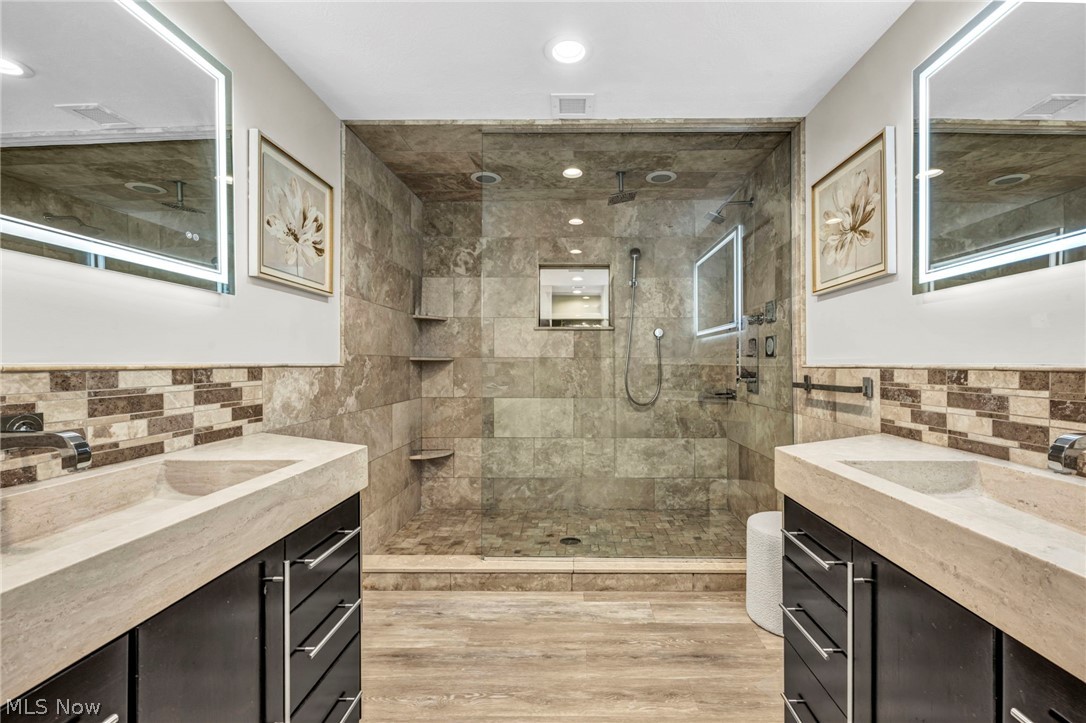 11860 Ridgecliff Circle Strongsville OH 44136