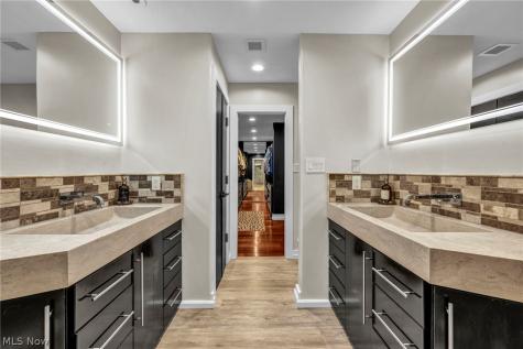 11860 Ridgecliff Circle Strongsville OH 44136