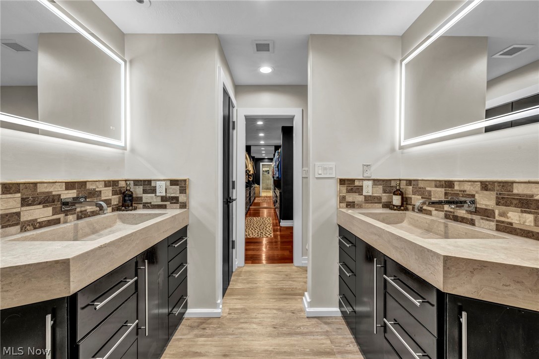 11860 Ridgecliff Circle Strongsville OH 44136