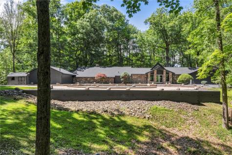 11860 Ridgecliff Circle Strongsville OH 44136