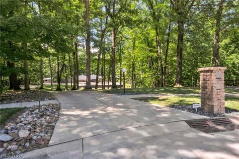 11860 Ridgecliff Circle Strongsville OH 44136