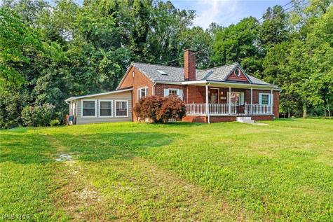2380 Benton Street Akron OH 44312