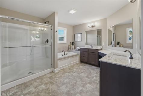 2625 Ledgestone Drive NW Uniontown OH 44685
