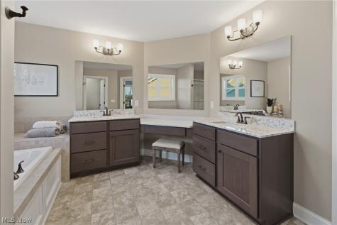 2625 Ledgestone Drive NW Uniontown OH 44685