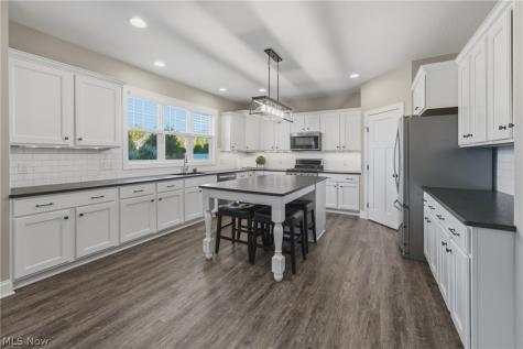 2625 Ledgestone Drive NW Uniontown OH 44685