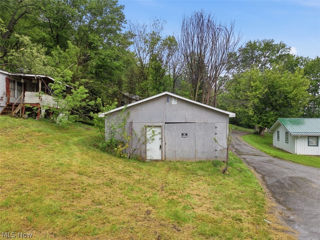 46149 Walnut Street Rogers OH 44455