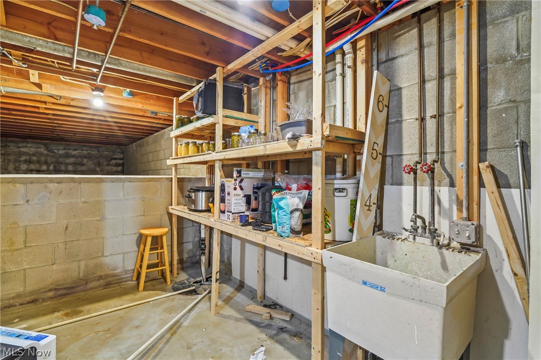 190 Chapel Hill Drive NW Warren OH 44483