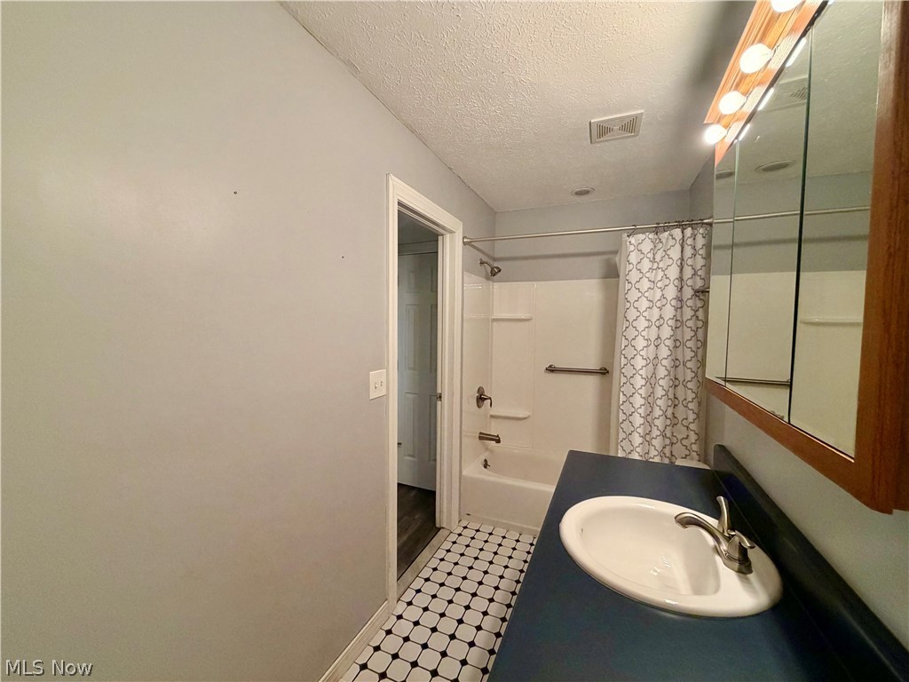 310 Trailwood Drive Painesville OH 44077