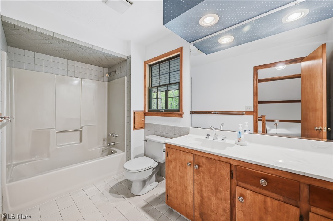 13689 Beard Road New Springfield OH 44443
