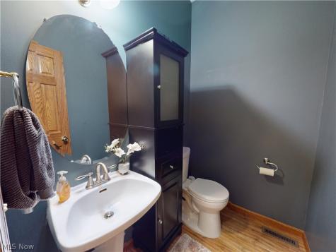 11065 Dunsby Avenue NW Uniontown OH 44685