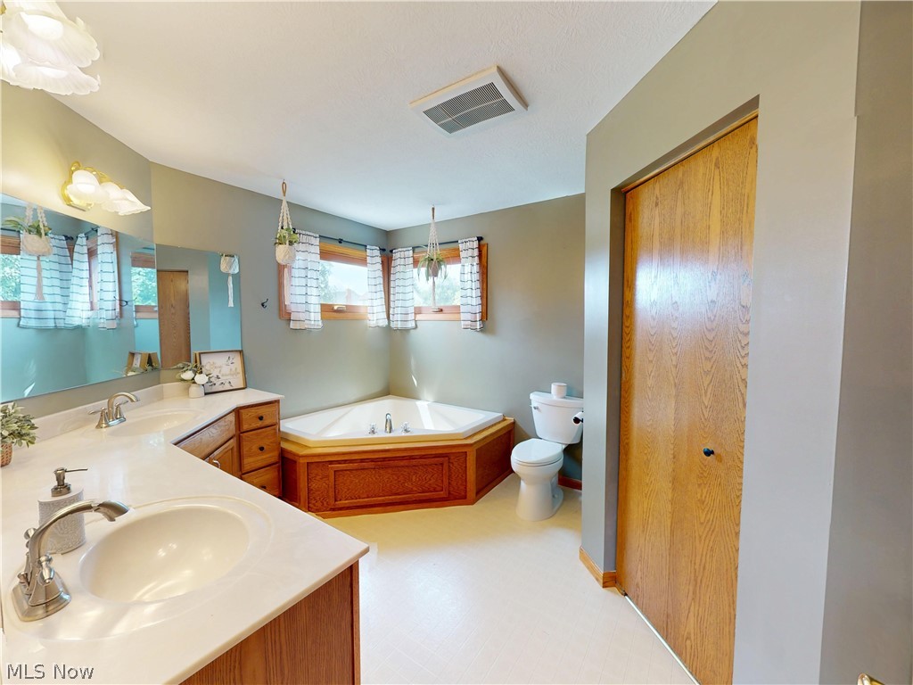 11065 Dunsby Avenue NW Uniontown OH 44685