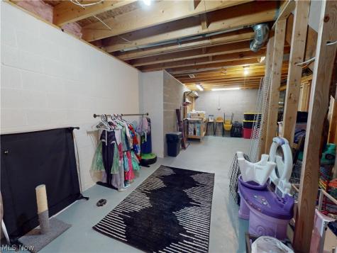 11065 Dunsby Avenue NW Uniontown OH 44685