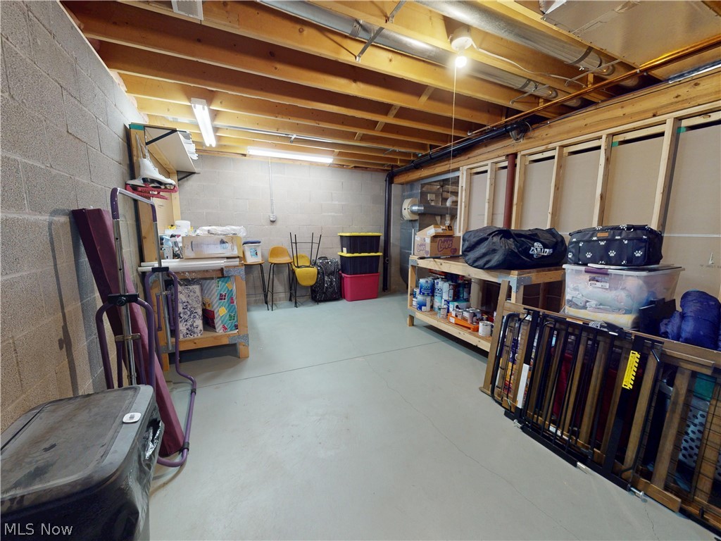 11065 Dunsby Avenue NW Uniontown OH 44685