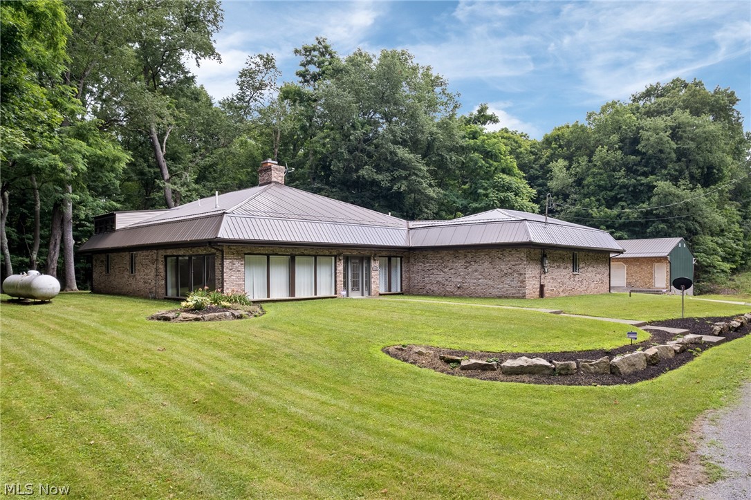 7434 Fenton Road NW North Bloomfield OH 44450