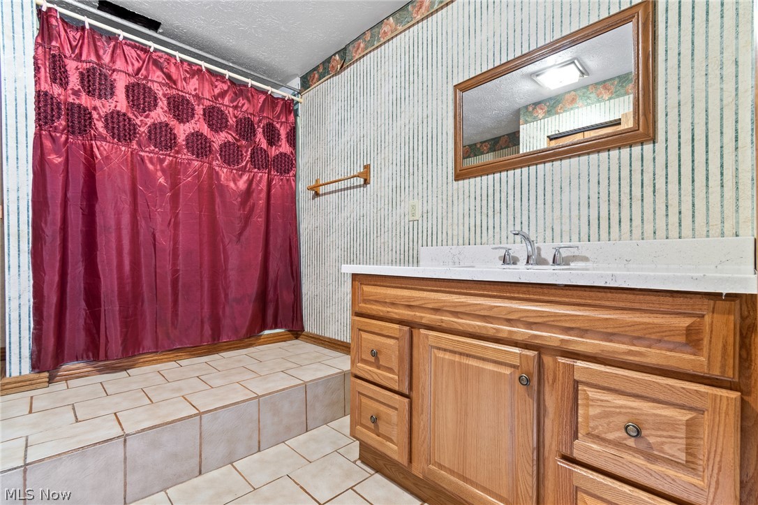 7434 Fenton Road NW North Bloomfield OH 44450