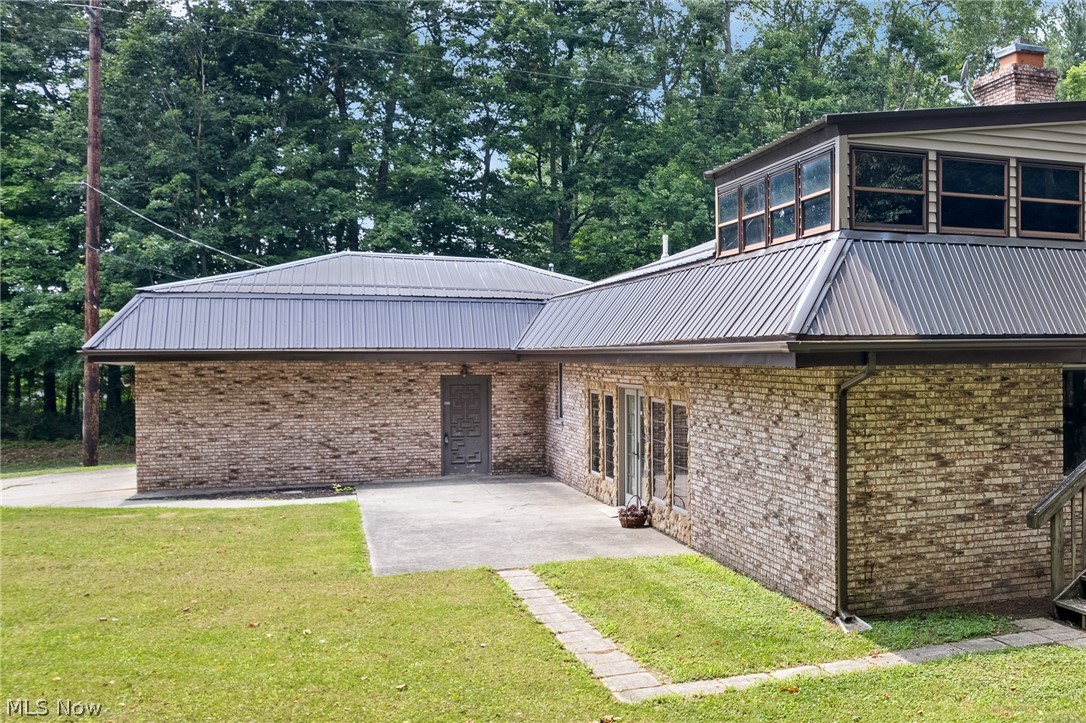 7434 Fenton Road NW North Bloomfield OH 44450