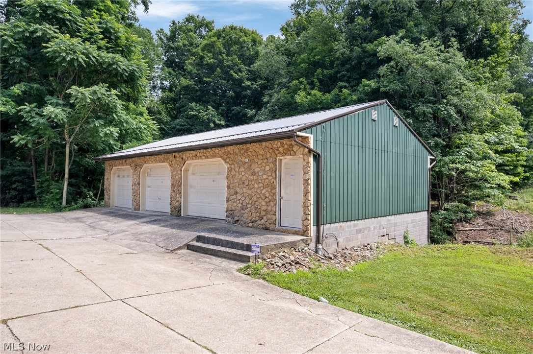 7434 Fenton Road NW North Bloomfield OH 44450