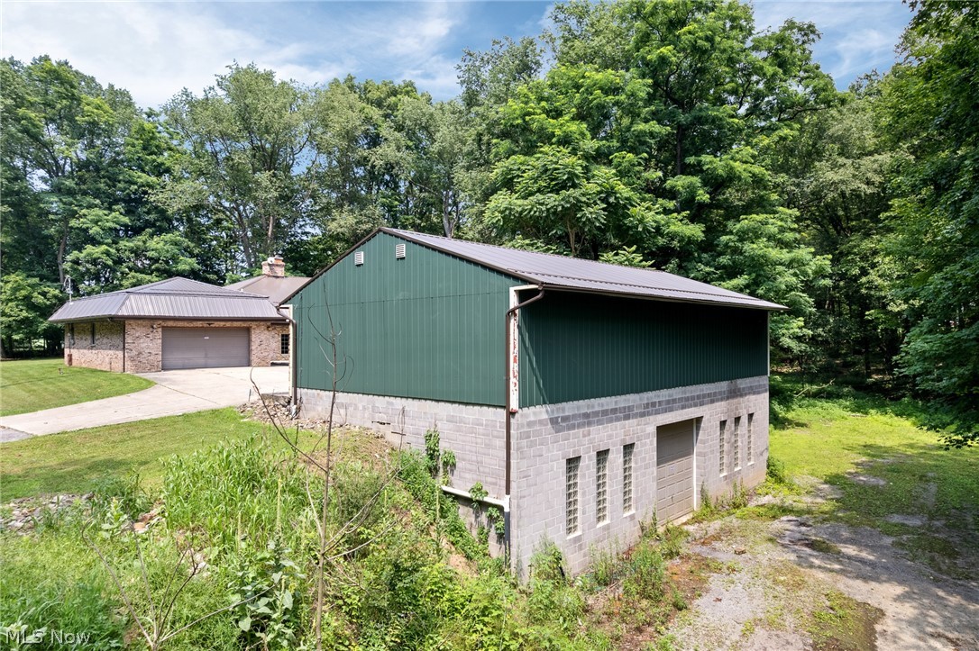 7434 Fenton Road NW North Bloomfield OH 44450
