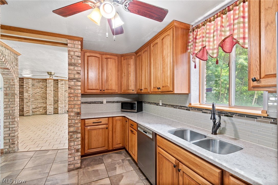 7434 Fenton Road NW North Bloomfield OH 44450