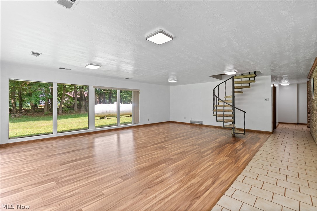 7434 Fenton Road NW North Bloomfield OH 44450