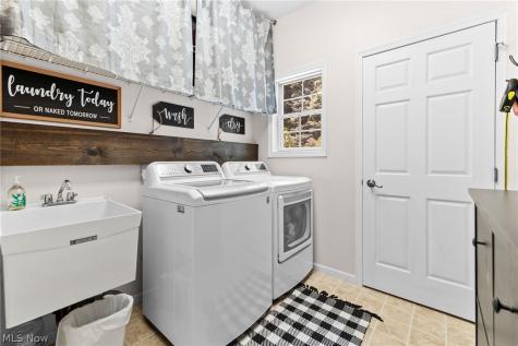 1 Cayuse Trail Malvern OH 44644