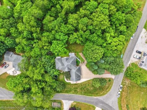 1 Cayuse Trail Malvern OH 44644