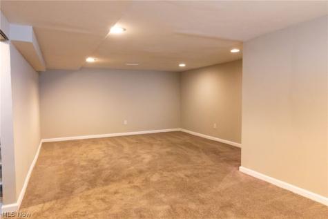 795 E 260th Street Euclid OH 44132
