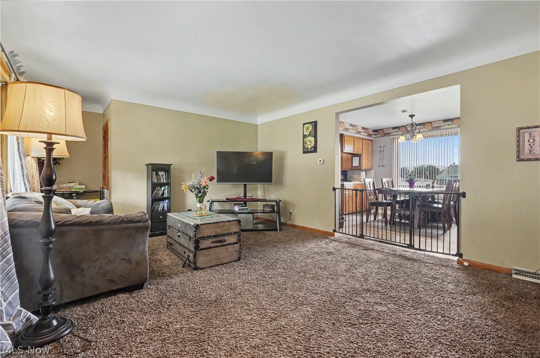 577 Geneva Avenue Struthers OH 44471