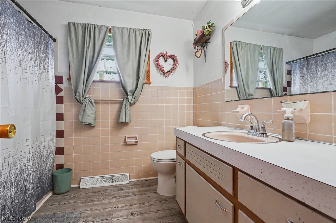 577 Geneva Avenue Struthers OH 44471