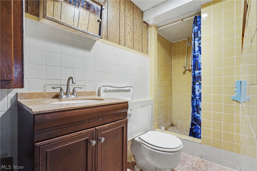 577 Geneva Avenue Struthers OH 44471