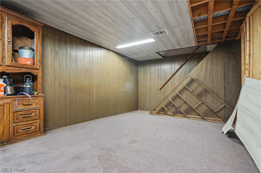 577 Geneva Avenue Struthers OH 44471
