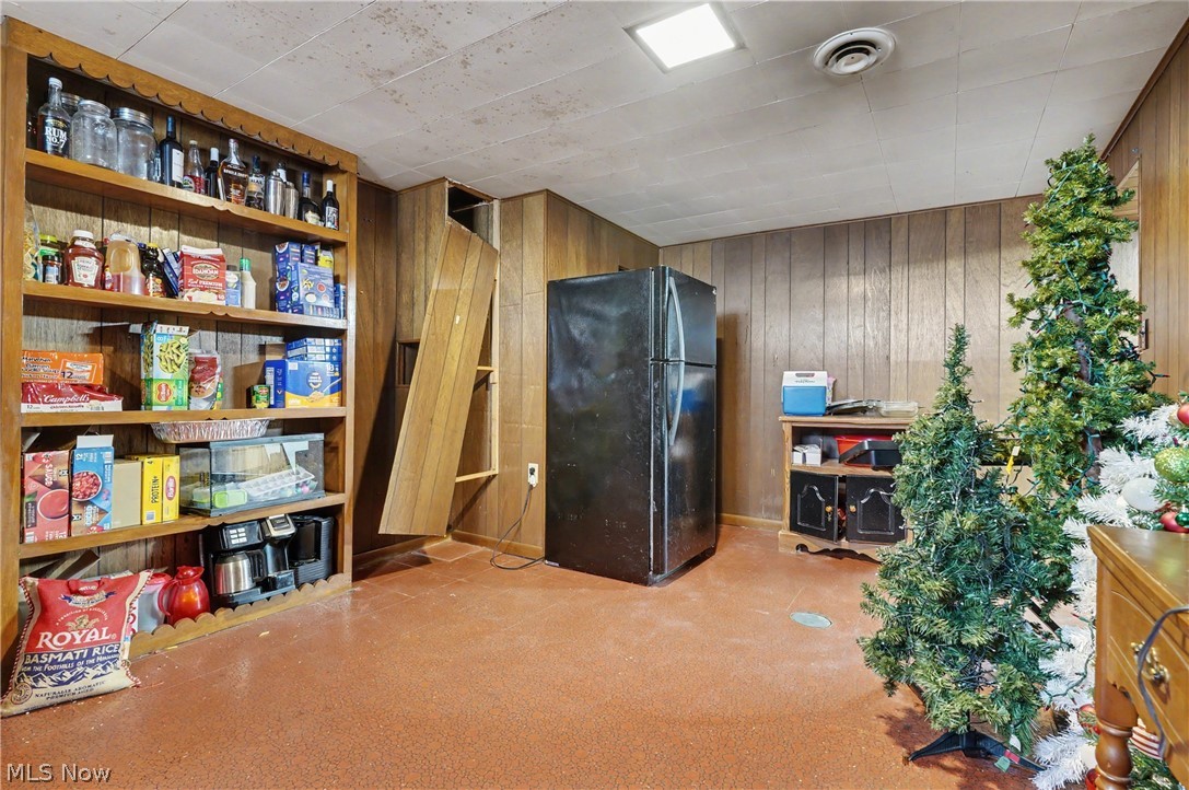 577 Geneva Avenue Struthers OH 44471