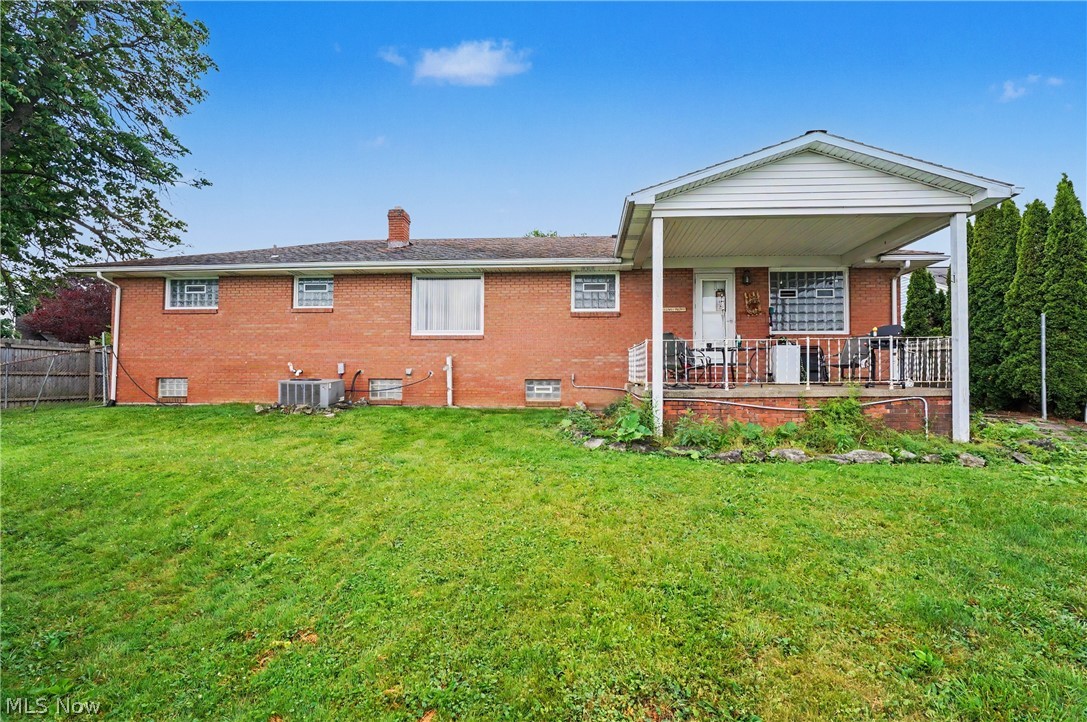 577 Geneva Avenue Struthers OH 44471