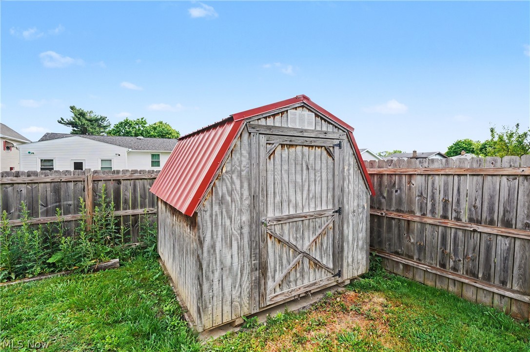 577 Geneva Avenue Struthers OH 44471
