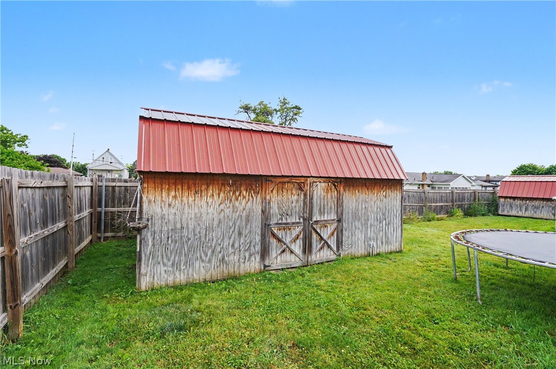 577 Geneva Avenue Struthers OH 44471