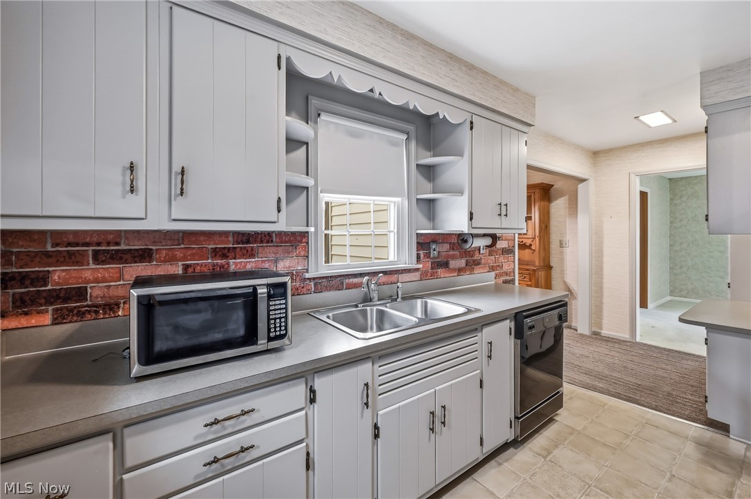 664 Perkinswood Boulevard NE Warren OH 44483