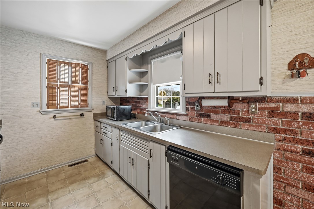 664 Perkinswood Boulevard NE Warren OH 44483