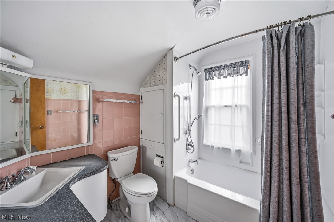 664 Perkinswood Boulevard NE Warren OH 44483