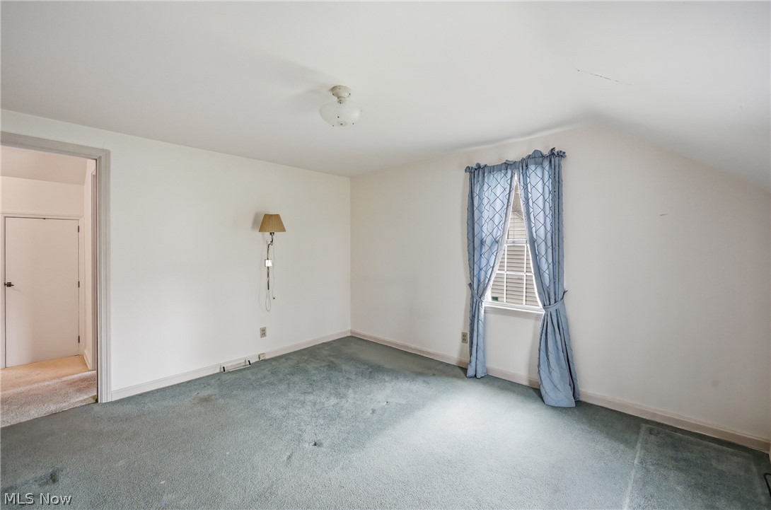 664 Perkinswood Boulevard NE Warren OH 44483